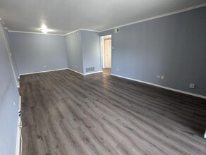 6137 Knoll Wood Rd in Willowbrook, IL - Building Photo - Building Photo