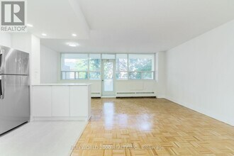 33 Erskine Ave in Toronto, ON - Building Photo - Building Photo