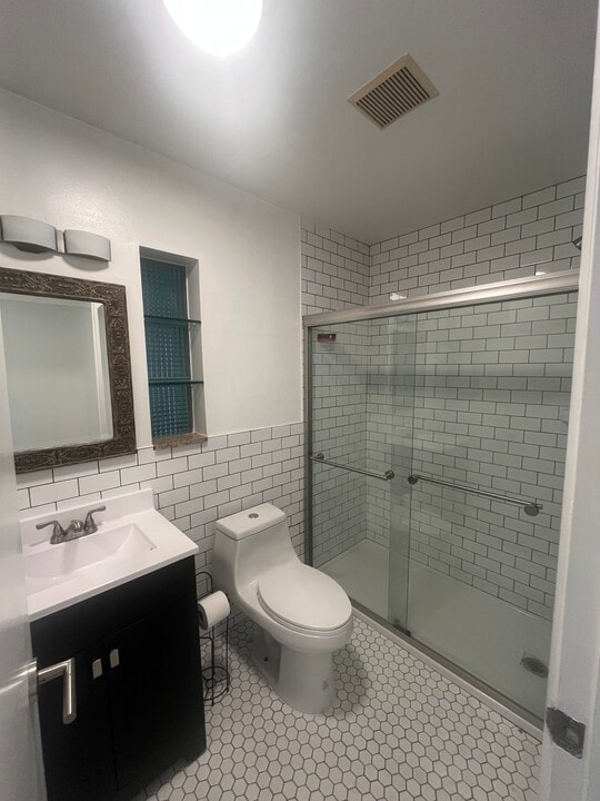 2655 E Maple Rd, Unit 19 in Birmingham, MI - Foto de edificio