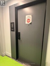 430 Square One Dr in Mississauga, ON - Building Photo - Building Photo