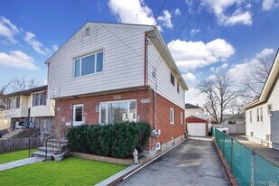 22 15th St in Bayville, NY - Building Photo