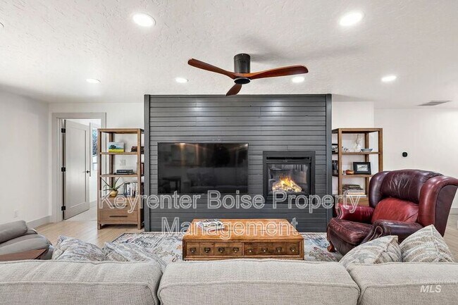 4115 E Meadow Wood Dr in Meridian, ID - Building Photo - Building Photo