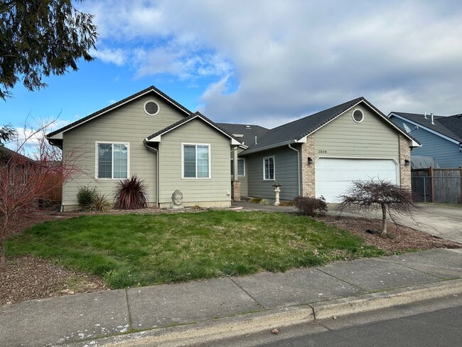 3896 Osage St in Springfield, OR - Building Photo - Building Photo