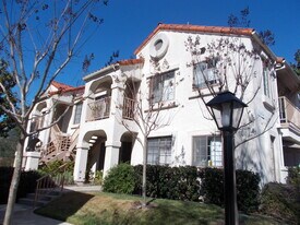13034 Wimberly Sq in San Diego, CA - Building Photo