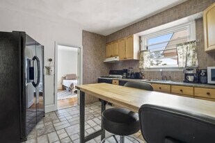 28 Wyoming Ave, Unit 2 in Malden, MA - Building Photo