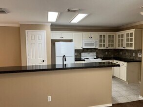 93 N Villa Oaks Dr in Spring, TX - Building Photo - Building Photo