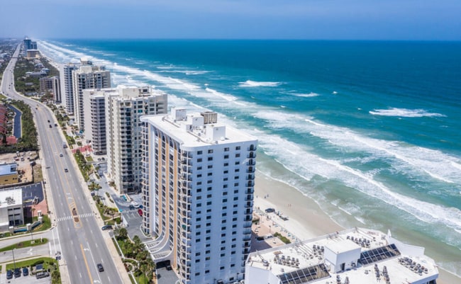 3003 S Atlantic Ave in Daytona Beach Shores, FL - Foto de edificio - Building Photo