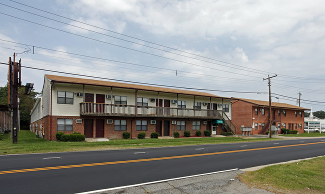 Lansdale Garden Apartments in Norfolk, VA - Building Photo - Building Photo