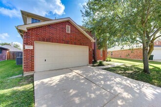 5527 Gatesprings Ln in Sugar Land, TX - Building Photo - Building Photo