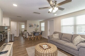 623 Lyndhurst St in Dunedin, FL - Building Photo - Building Photo