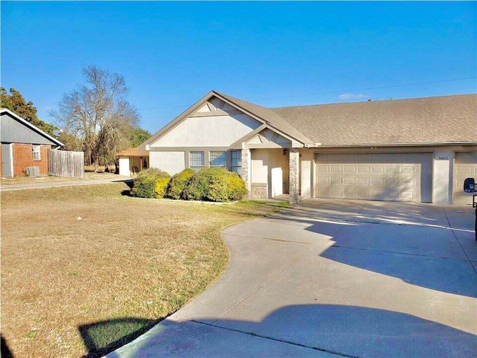 5603 Thunderbird St in Leander, TX - Building Photo