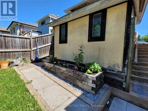 726 Grandview Dr in Oshawa, ON - Building Photo - Building Photo