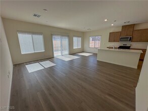1138 Northern Cardinal Dr in Henderson, NV - Building Photo - Building Photo