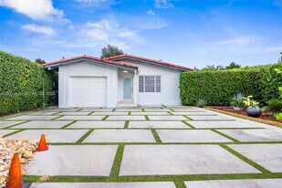 2121 Red Rd in Miami, FL - Building Photo