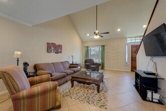 August Pre-Lease!! Beautiful 5 Bedroom Dup in College Station, TX - Building Photo - Building Photo