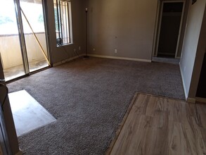 1222 E Stuart Ave, Unit 222 in Fresno, CA - Foto de edificio - Building Photo