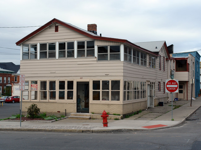 407 Butternut St in Syracuse, NY - Foto de edificio - Building Photo