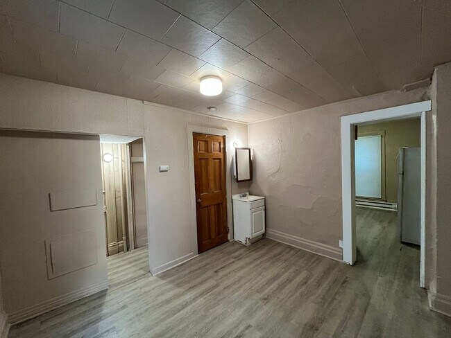 722 East Ave-Unit -East 722 Rear in Hamilton, OH - Building Photo - Building Photo