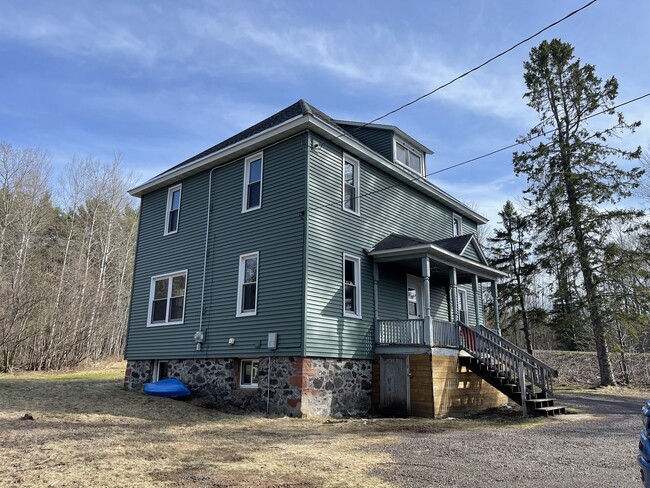 47470 Gundlach Rd in Houghton, MI - Foto de edificio - Building Photo