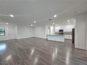 8059 Sherwood Cir in La Belle, FL - Foto de edificio - Building Photo