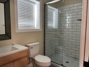 402 1/2 W Pine St, Unit 402 half in Johnson City, TN - Building Photo - Building Photo
