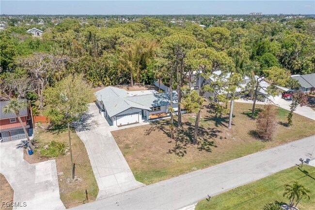 1846 Seafan Cir in North Fort Myers, FL - Foto de edificio - Building Photo