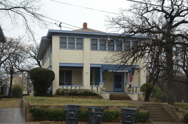 809 N Lancaster Ave in Dallas, TX - Building Photo - Building Photo