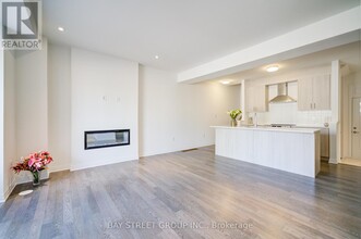 3240 Sixth Line in Oakville, ON - Building Photo - Building Photo