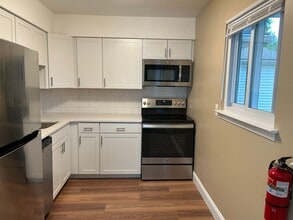 13 Inwood Terrace in Freehold, NJ - Building Photo - Building Photo