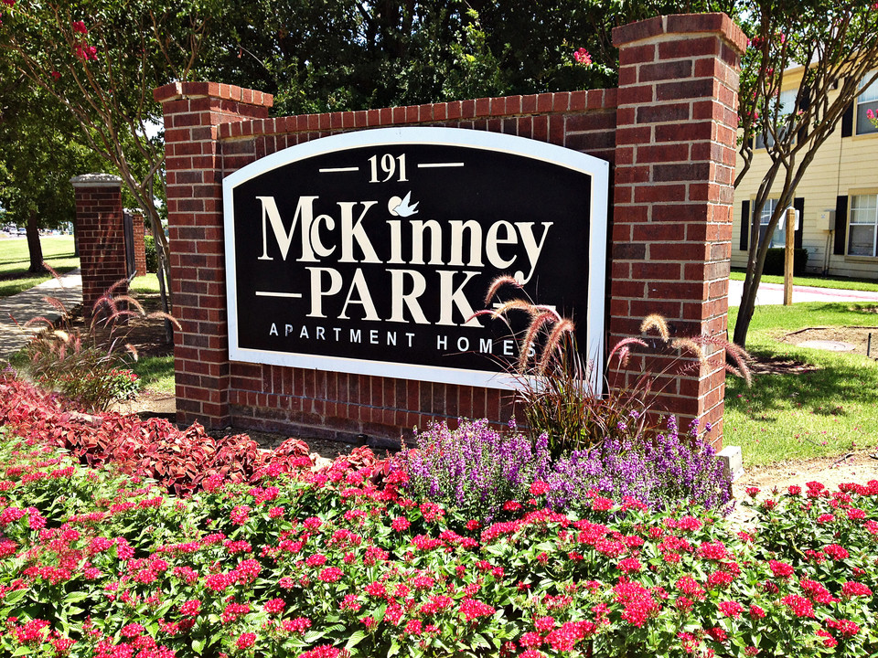 McKinney Park Apartments in Denton, TX - Foto de edificio