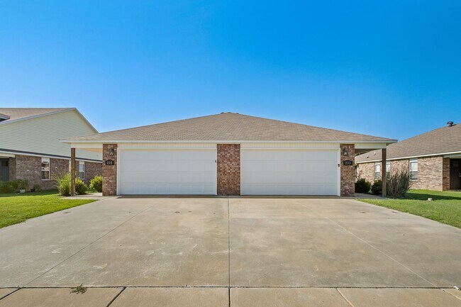 235 E Anabranch Ct in Farmington, AR - Building Photo - Building Photo