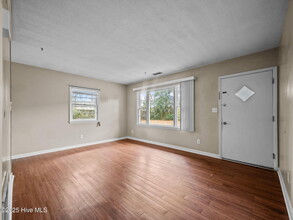 43 Sophia Dr in Jacksonville, NC - Building Photo - Building Photo