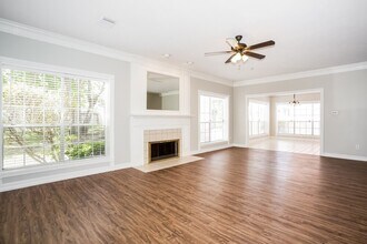 19427 Atasca Oaks Dr in Humble, TX - Foto de edificio - Building Photo