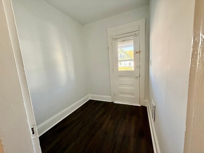 519 Brooks St in Bridgeport, CT - Building Photo - Building Photo