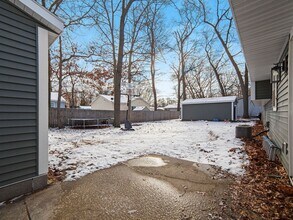 556 Quarterline Rd in Muskegon, MI - Building Photo - Building Photo