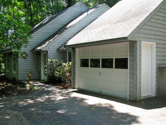 5475 Jamestown Ct in Crozet, VA - Foto de edificio - Building Photo