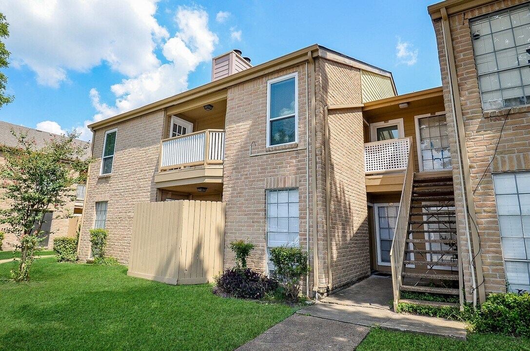 10211 Sugar Branch Dr in Houston, TX - Building Photo