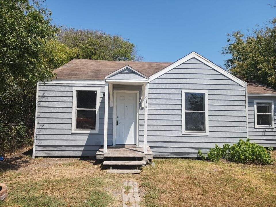 918 3rd Ave S in Texas City, TX - Building Photo