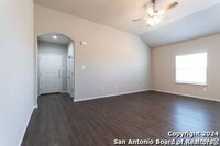 607 Ashers Pl in Seguin, TX - Foto de edificio - Building Photo