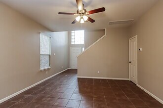 17115 Amarose Dr in Houston, TX - Foto de edificio - Building Photo