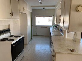 138 W Laurel Ave in Plentywood, MT - Building Photo