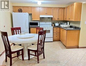 53 Meadow Oak Pl in Toronto, ON - Building Photo - Building Photo