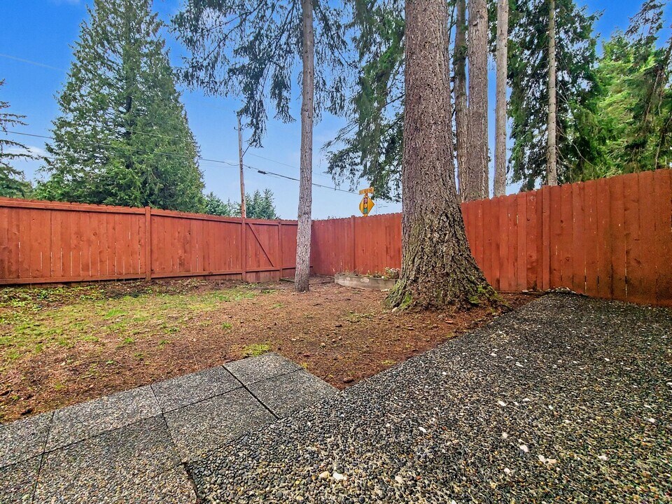 14327 123rd Ave NE in Kirkland, WA - Building Photo