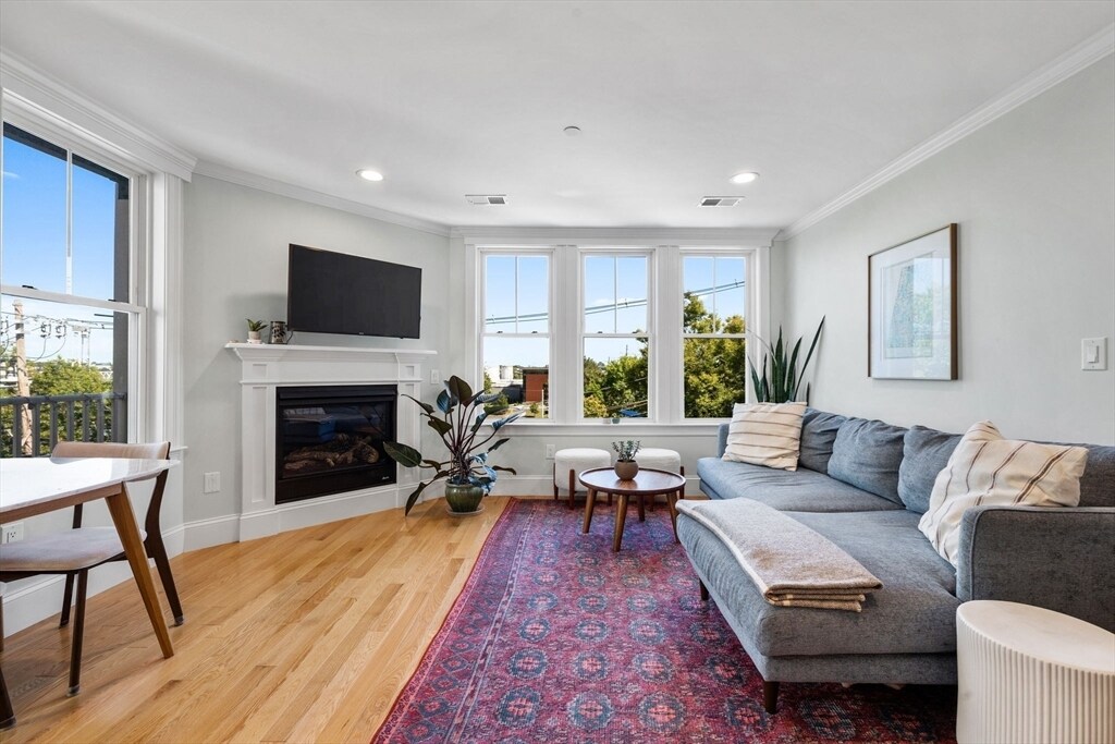 280 E Eagle St in Boston, MA - Building Photo