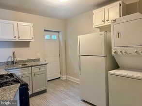 424 E North Ave, Unit 1ST FLOOR in Baltimore, MD - Building Photo - Building Photo