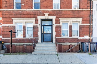 3605 Vernon Blvd in Astoria, NY - Building Photo - Building Photo