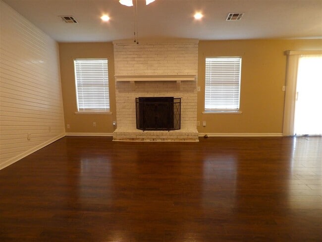 5413 NW Sir Brian Ave in Lawton, OK - Foto de edificio - Building Photo