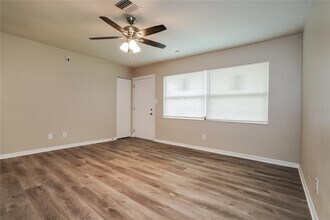 13313 5th St in Ft. Myers, FL - Foto de edificio - Building Photo