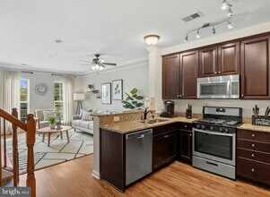 15240 Torbay Way in Woodbridge, VA - Foto de edificio - Building Photo