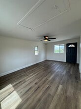 1390 Prospect Dr in Pomona, CA - Foto de edificio - Building Photo